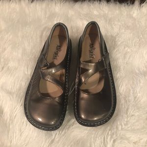 Alegria Mary Jane Grey/Silver patent leather sz39